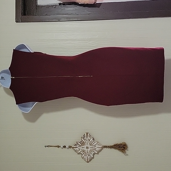 Lulu's Maroon dress - Picture 3 of 4